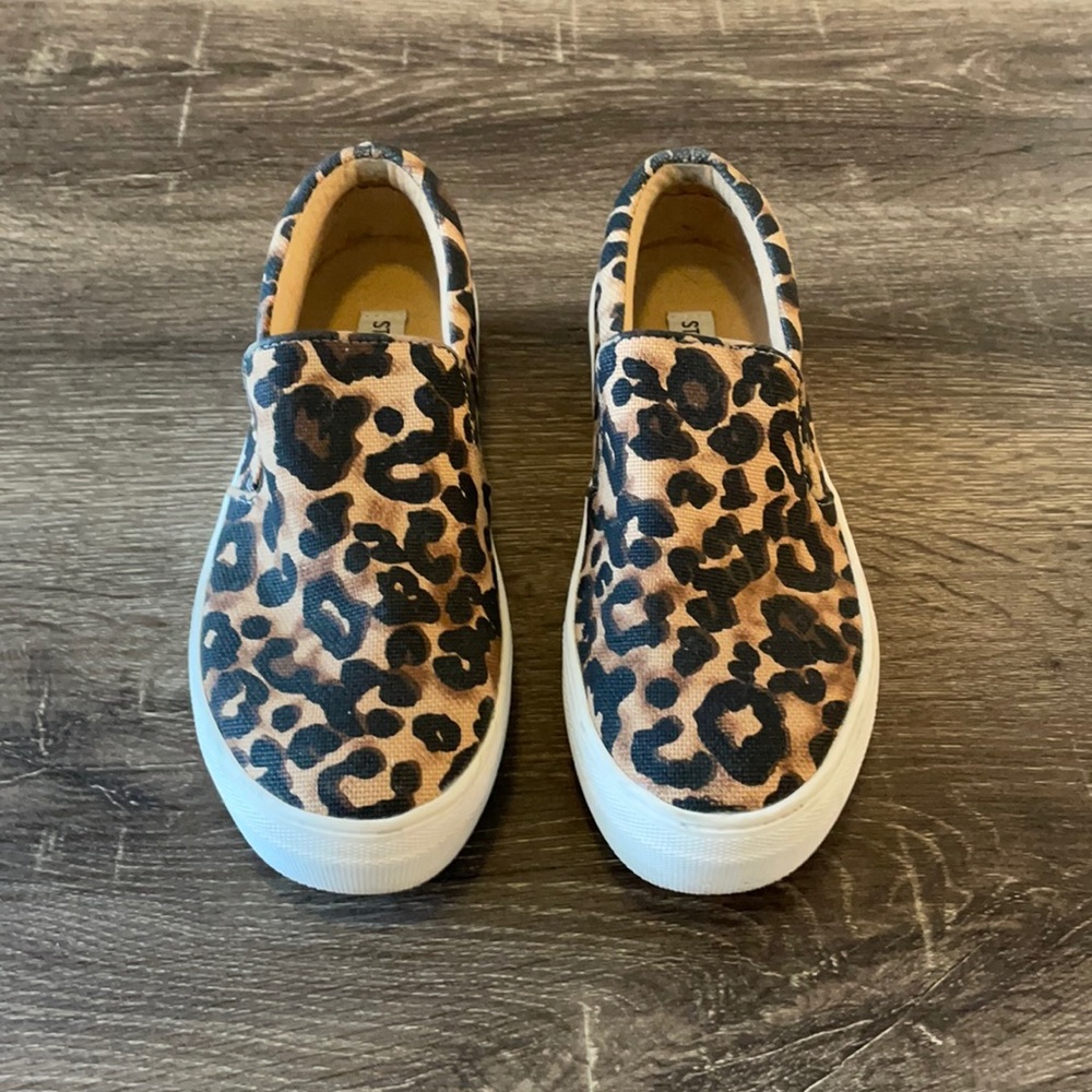 Steve Madden cheetah print slip ons
